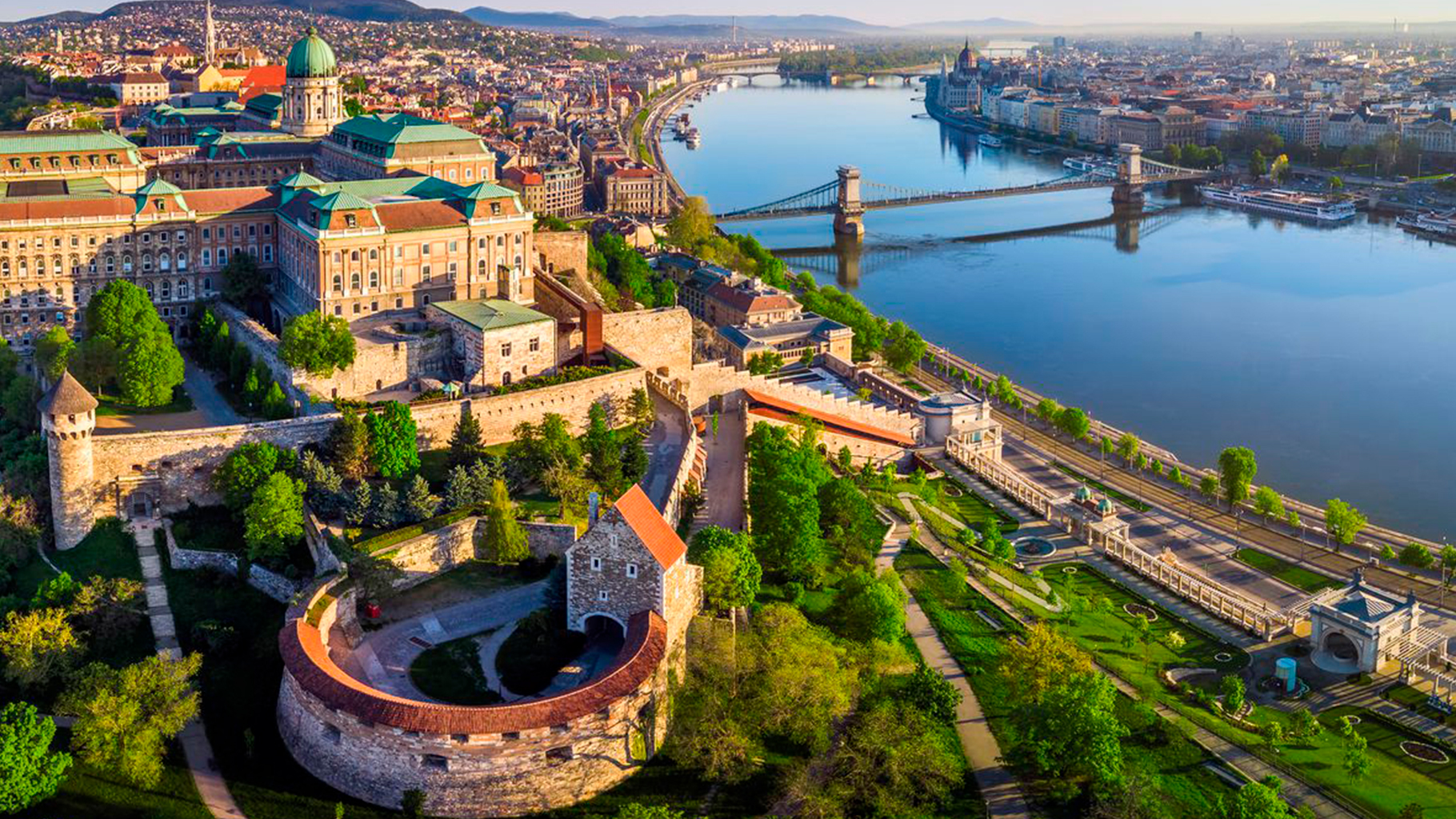 Budapest Free Walking Tour By Locals © 